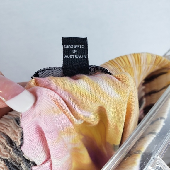 Ladakh Asymmetrical. Multi colored skirt Size 6 - Picture 2 of 5